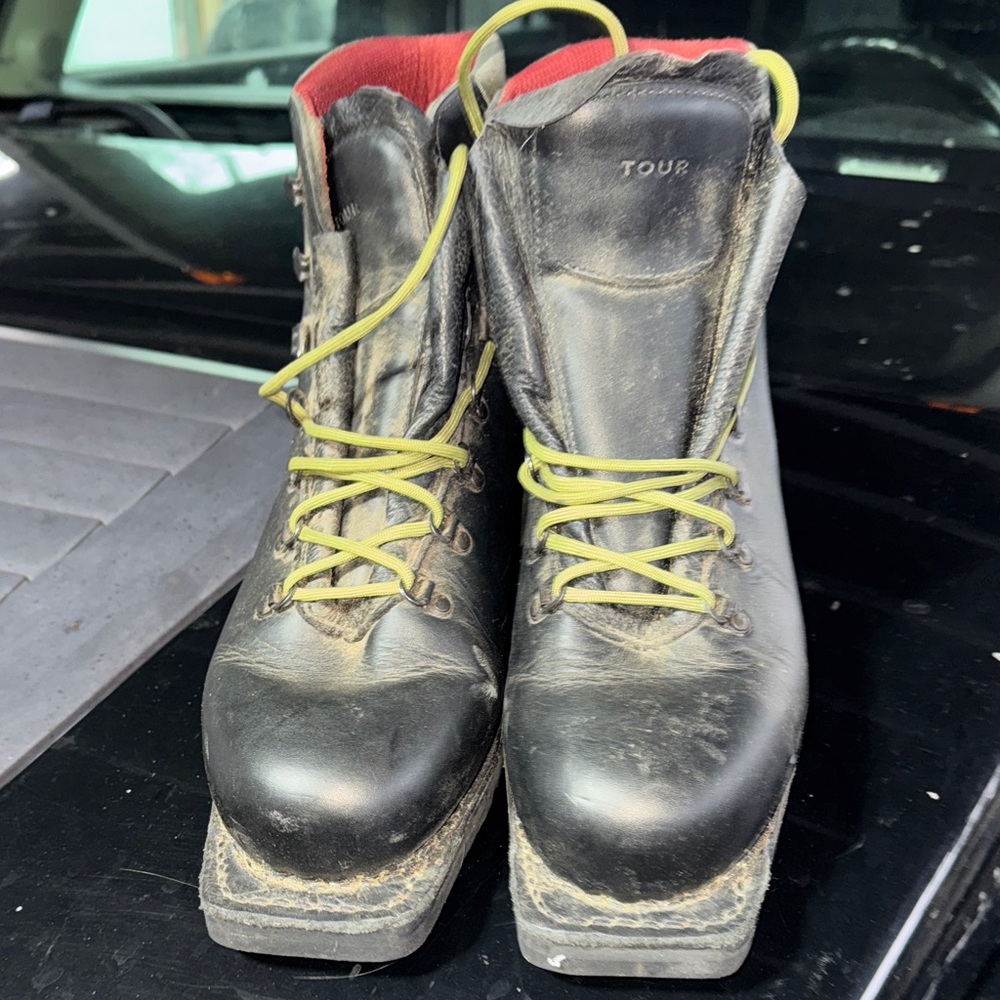 GARMONT Black Leather Hiking Boots Men’s Size 12.5